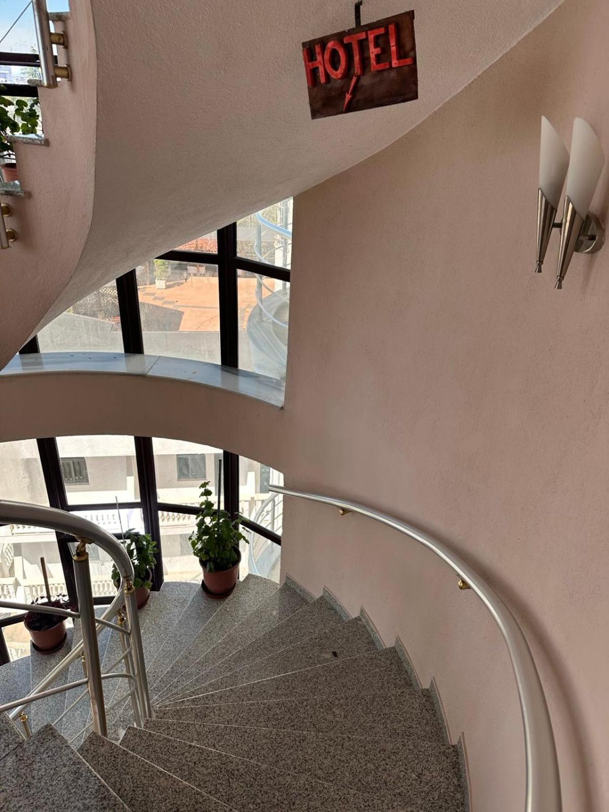Grand Hotel Κρούγια Εξωτερικό φωτογραφία